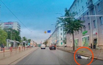 Пешеход в Минске упал прямо на дорогу